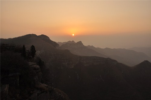 你看你看，太阳的脸