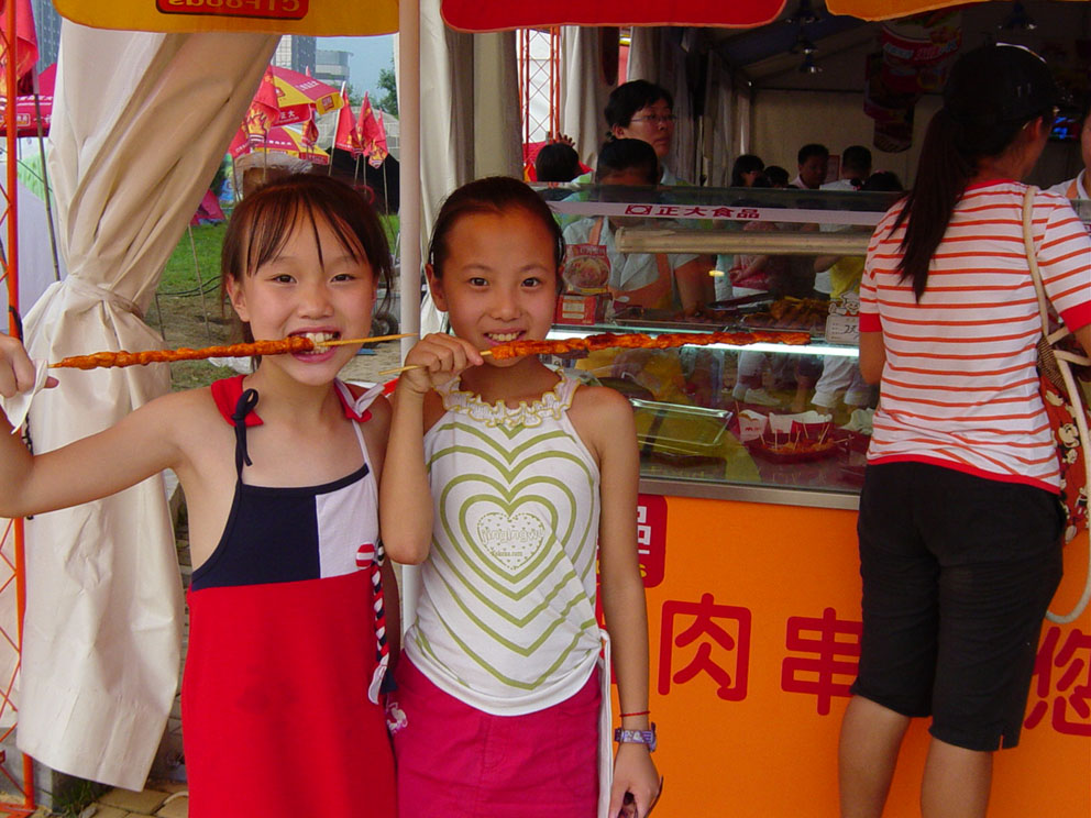 啤酒节图片--姐妹花